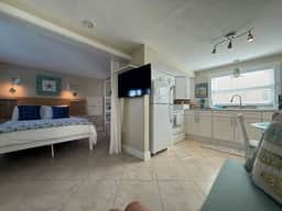 Cozy Beach Bungalow - Image 2