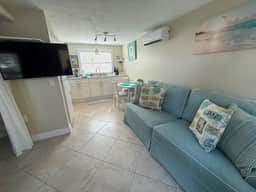 Cozy Beach Bungalow - Image 3
